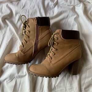 High heel boots 👢